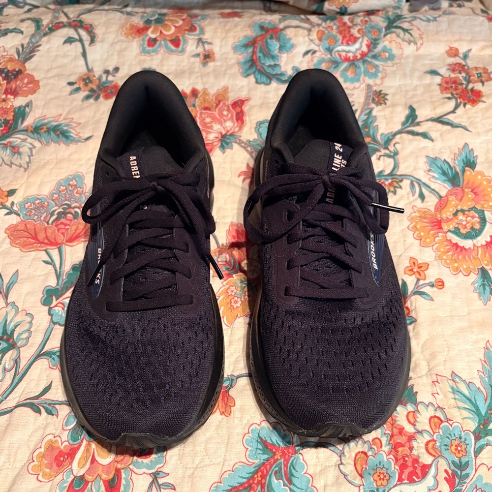 Brooks Women's Athletic Shoes - Black